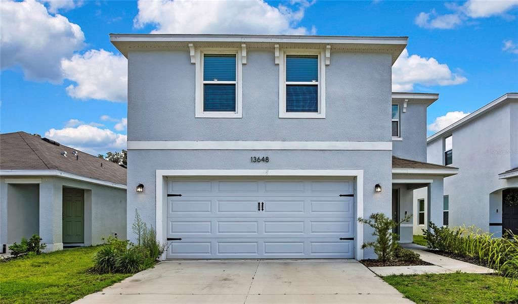 Attached, Exterior, Facade, Modern