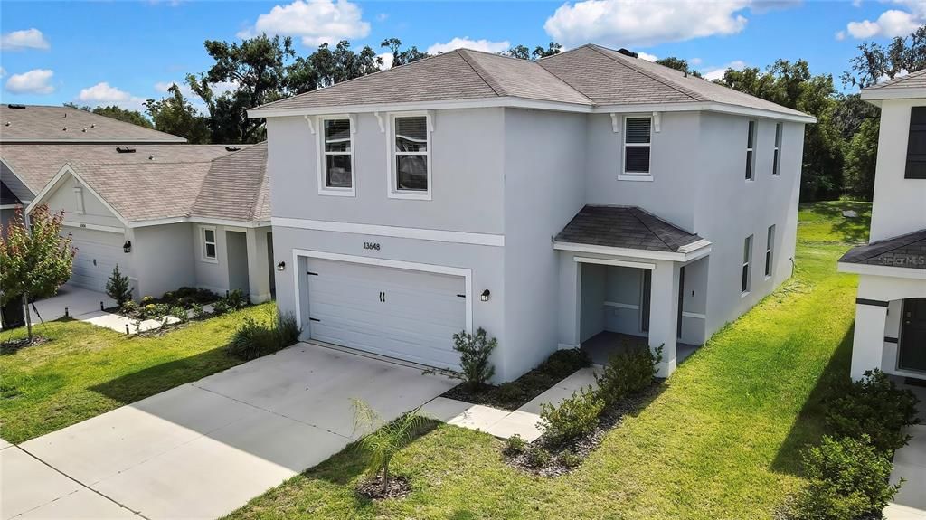 Attached, Exterior, Facade, None