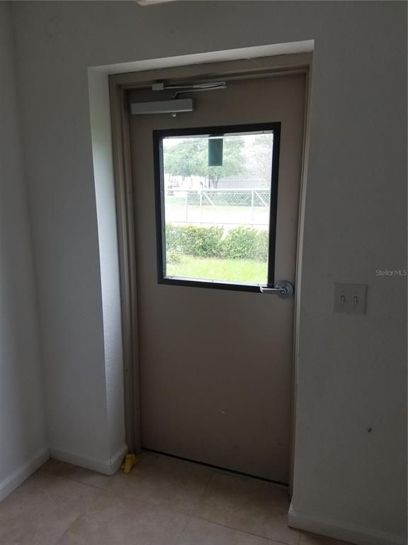 Empty room, Interior