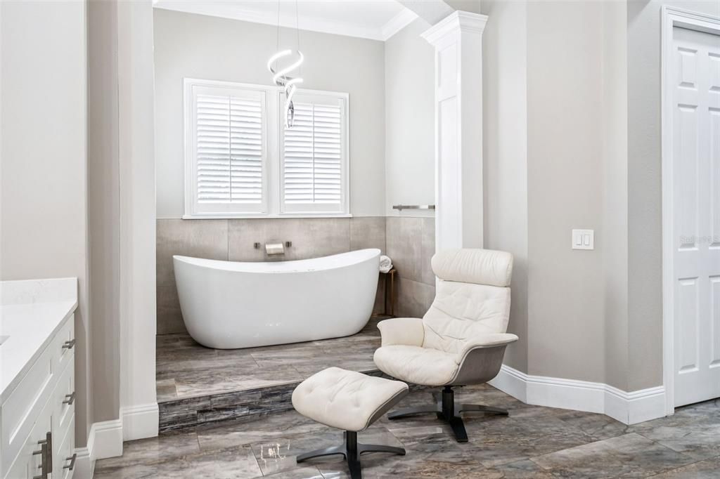 Bathroom, Free Standing Baths, Interior, Pendant Lights