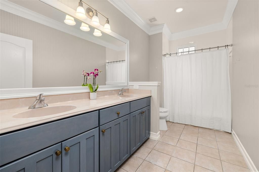 Bathroom, Dual Sink Vanities, Interior, Recessed Lighting