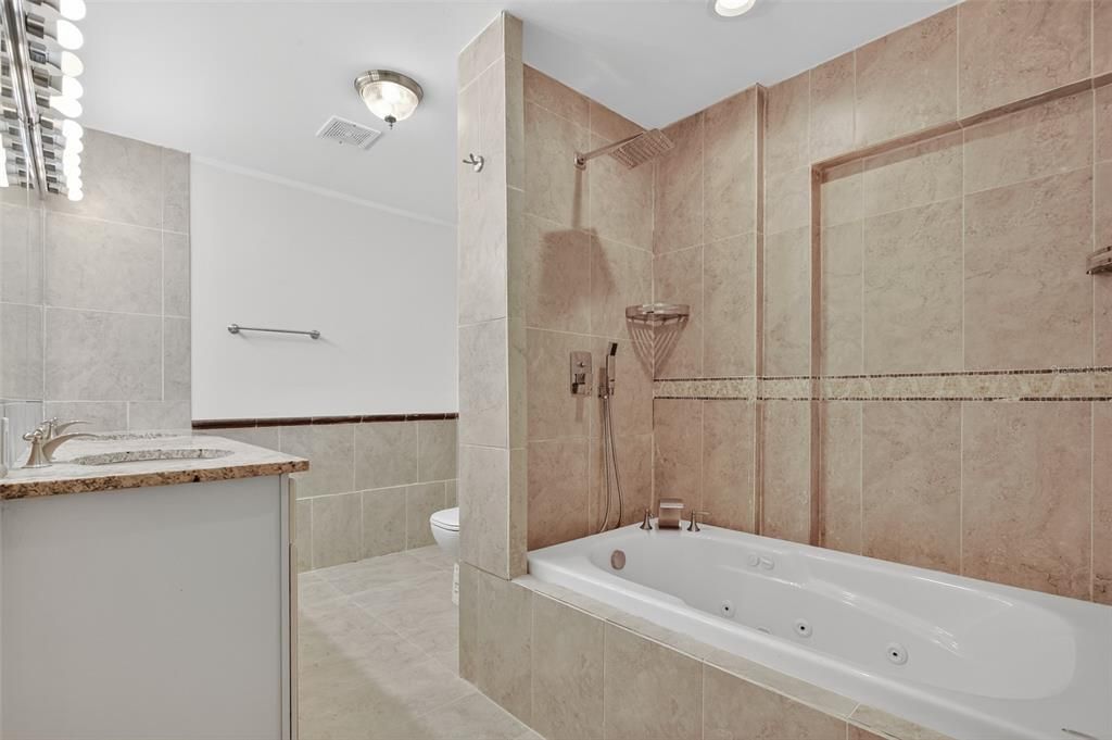 Bathroom, Interior, Recessed Lighting