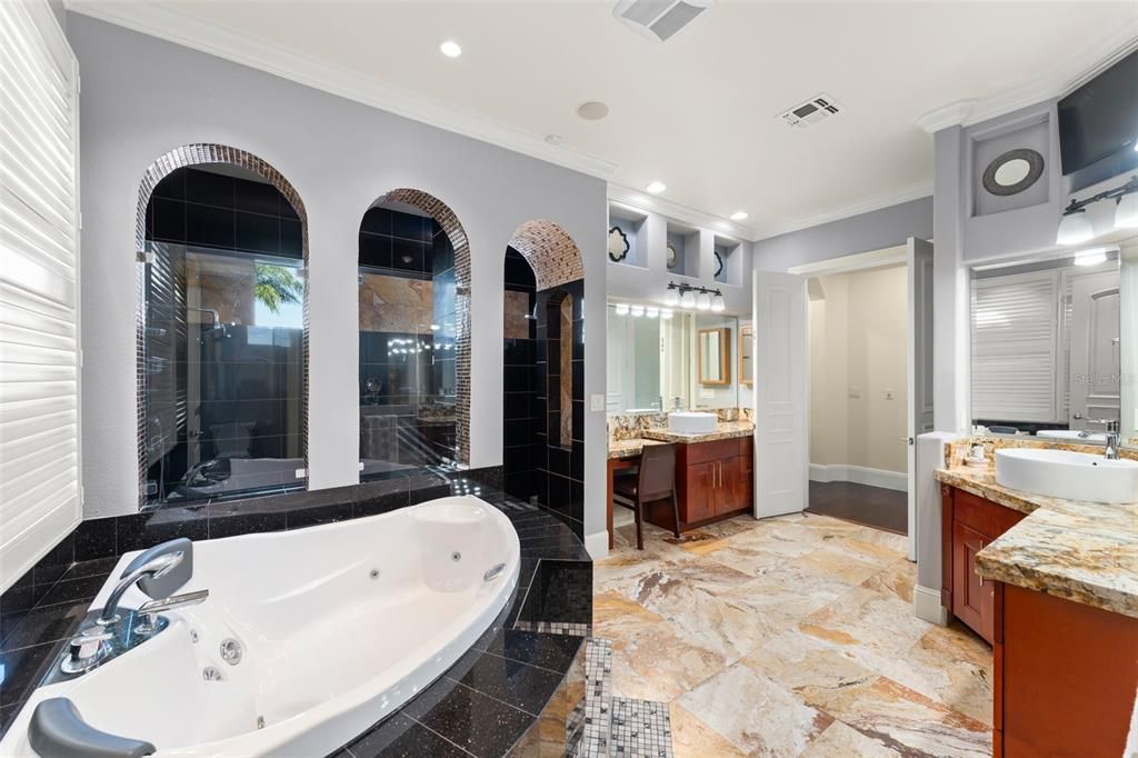 Bathroom, Dual Sink Vanities, Interior, Recessed Lighting