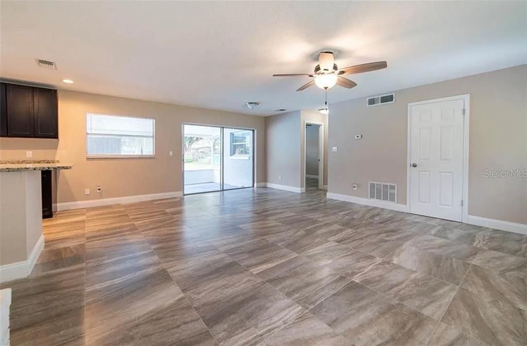Empty room, Interior, Recessed Lighting