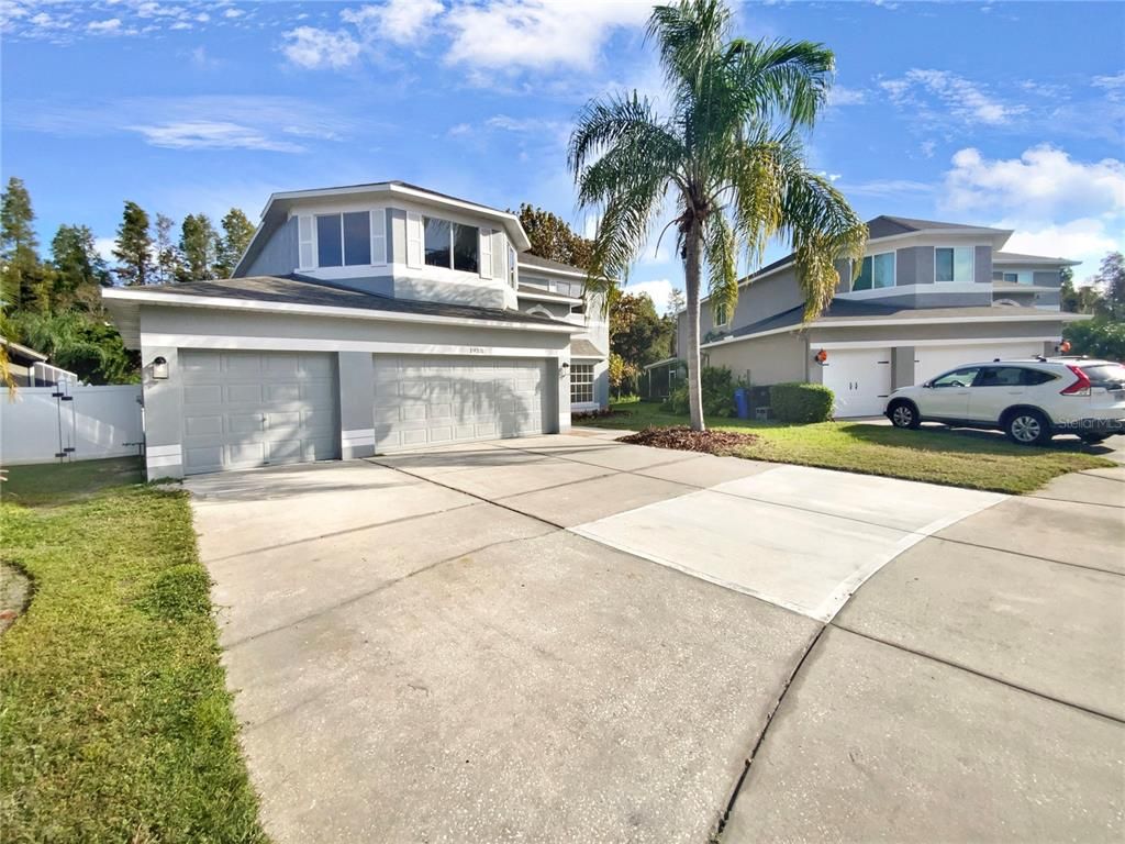 Attached, Exterior, Facade, Modern