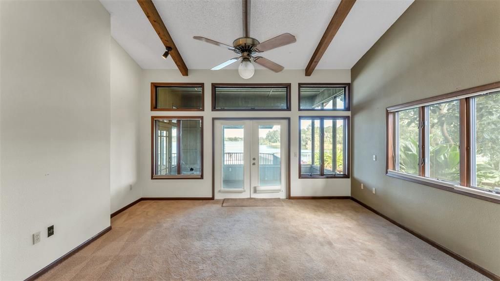 Empty room, Interior, Wooden Beams
