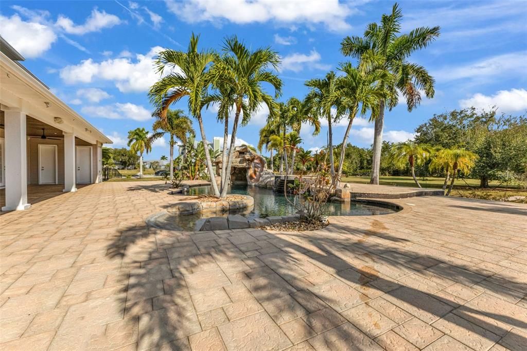 Exterior, Pool, Water