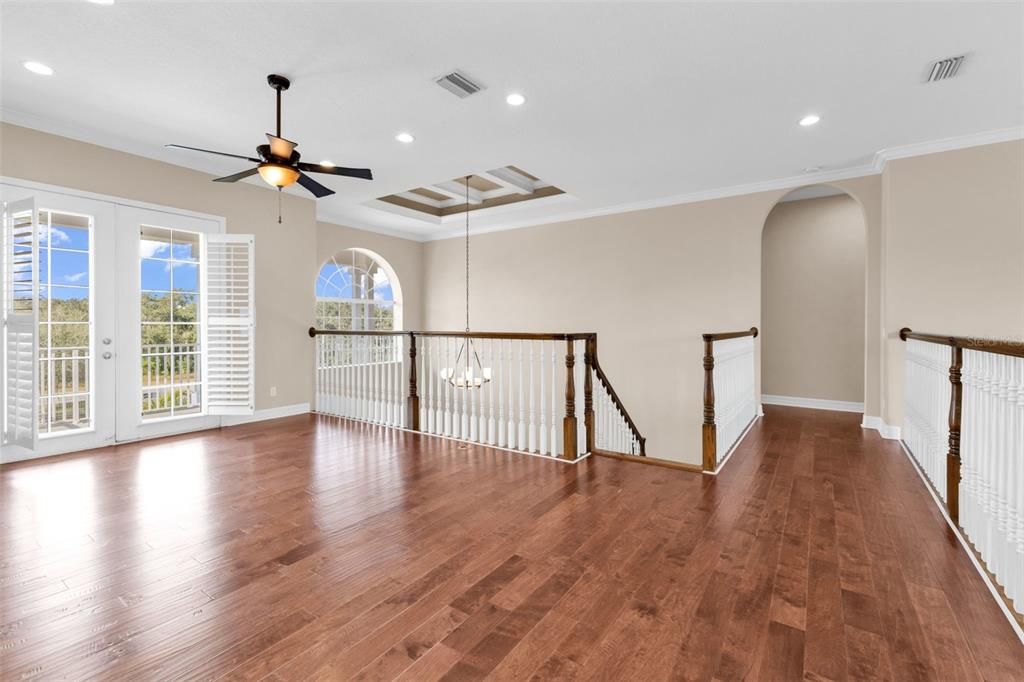 Empty room, Interior, Pendant Lights, Recessed Lighting, Wood Texture Flooring
