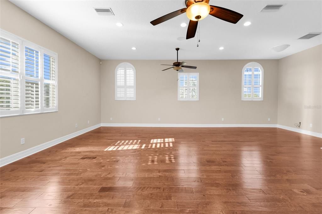 Empty room, Interior, Recessed Lighting, Wood Texture Flooring