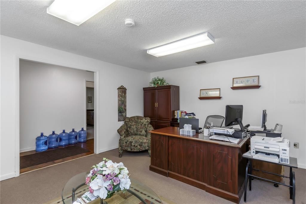 Home Office, Interior