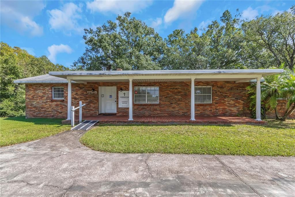 Exterior, Facade, Brick Facade, Ranch