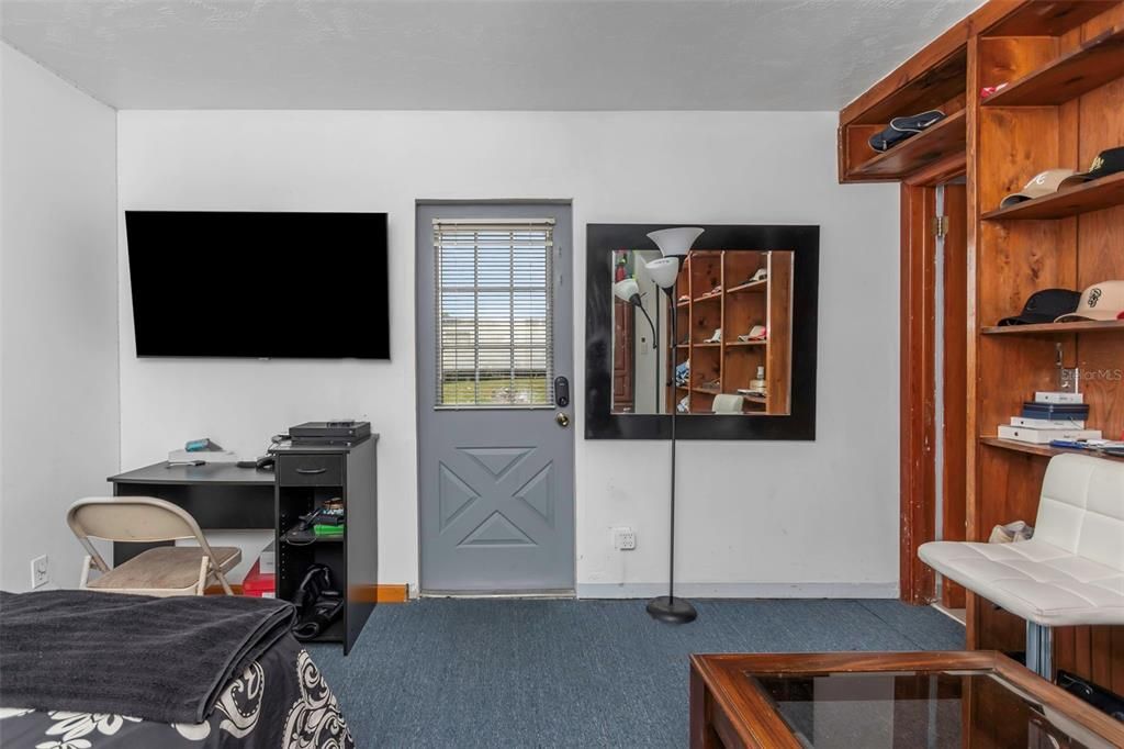 Home Office, Interior