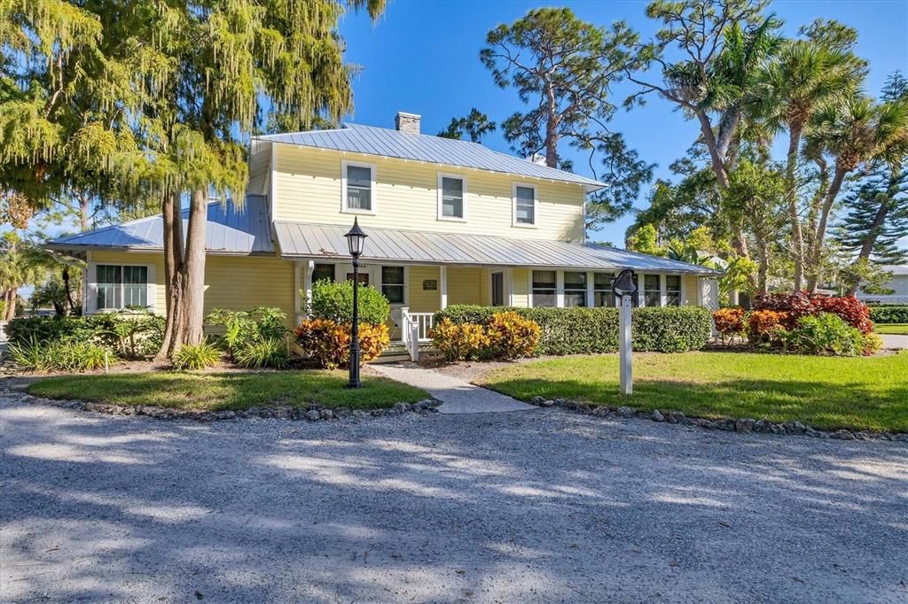 Exterior, Facade, Farmhouse