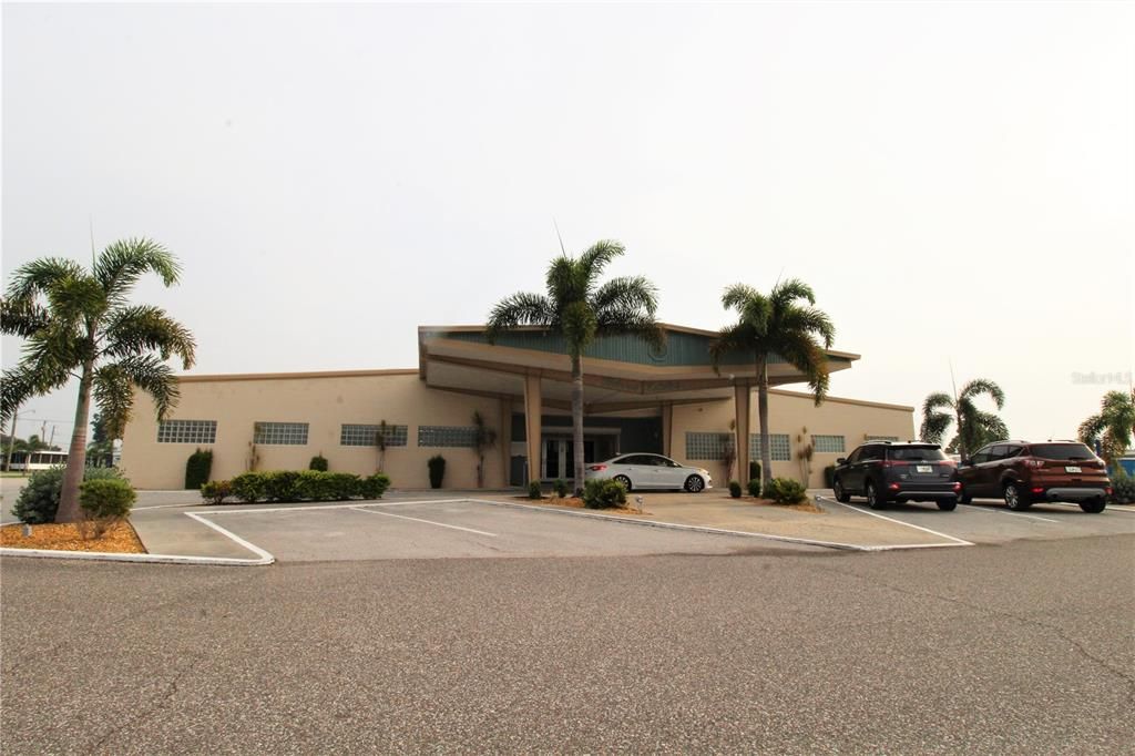 Exterior, Facade, Modern