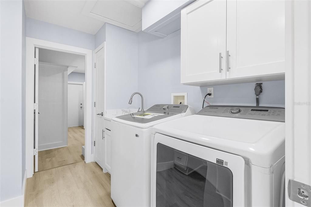 Interior, Washer, Wood Texture Flooring