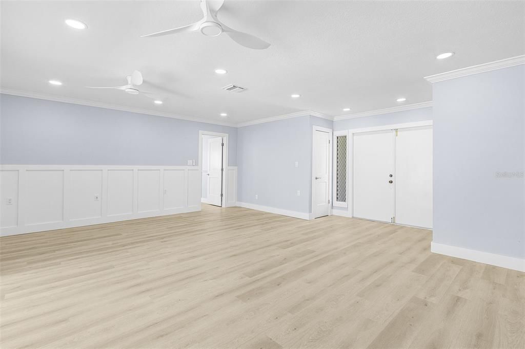 Empty room, Interior, Recessed Lighting, Wood Texture Flooring
