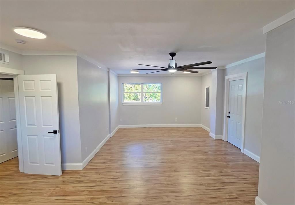 Empty room, Interior, Recessed Lighting, Wood Texture Flooring