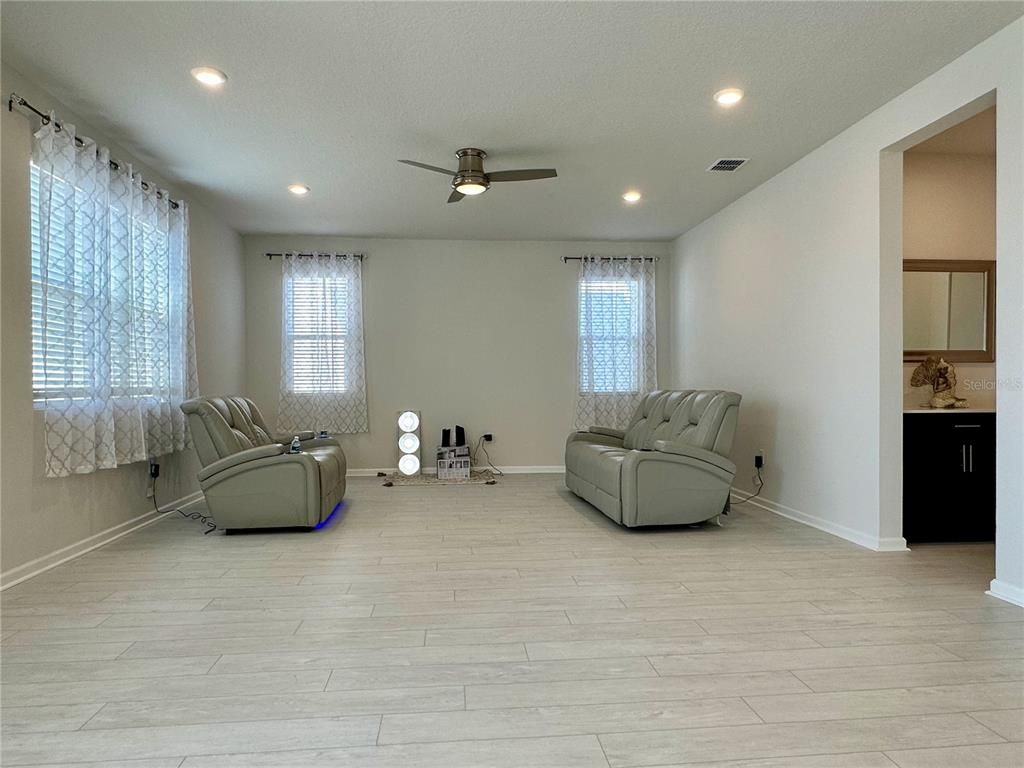 Interior, Recessed Lighting, Wood Texture Flooring