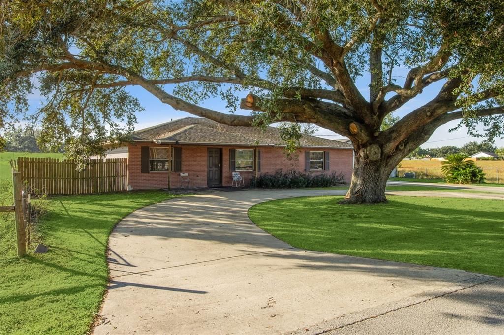 Exterior, Facade, Brick Facade, Ranch