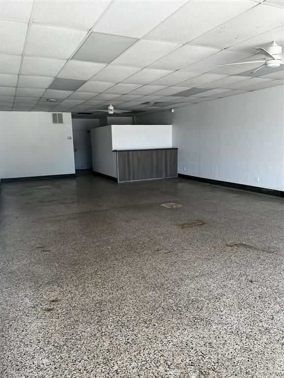 Empty room, Interior