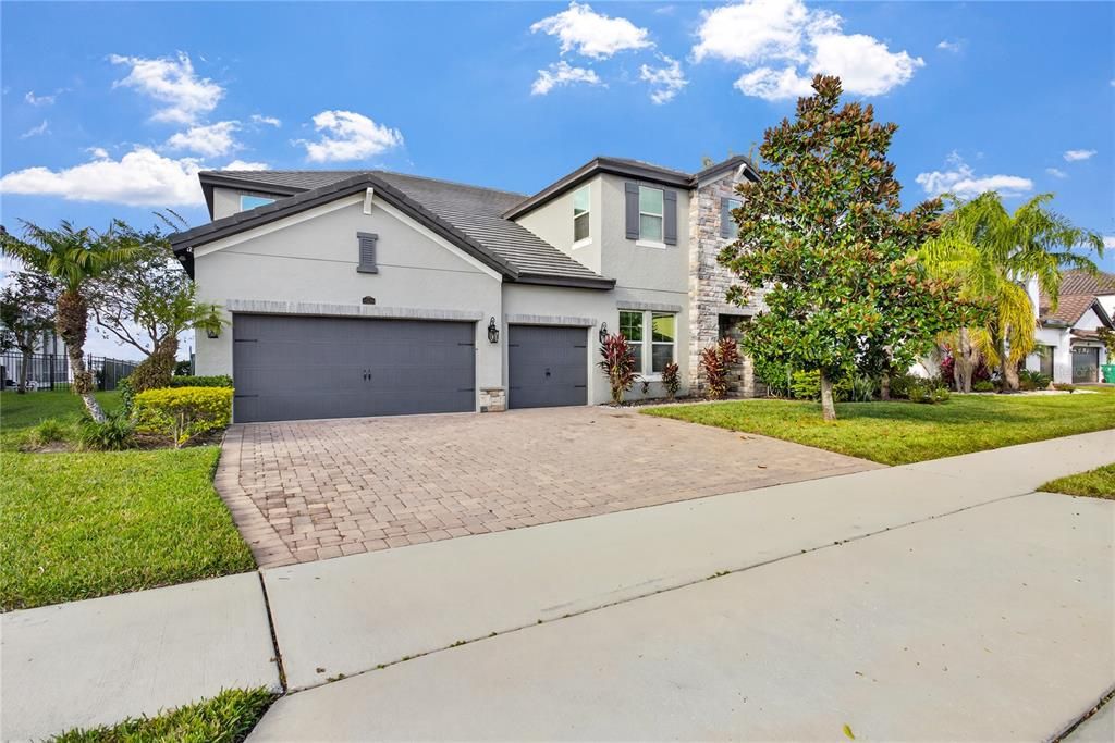 Attached, Exterior, Facade, Mediterranean