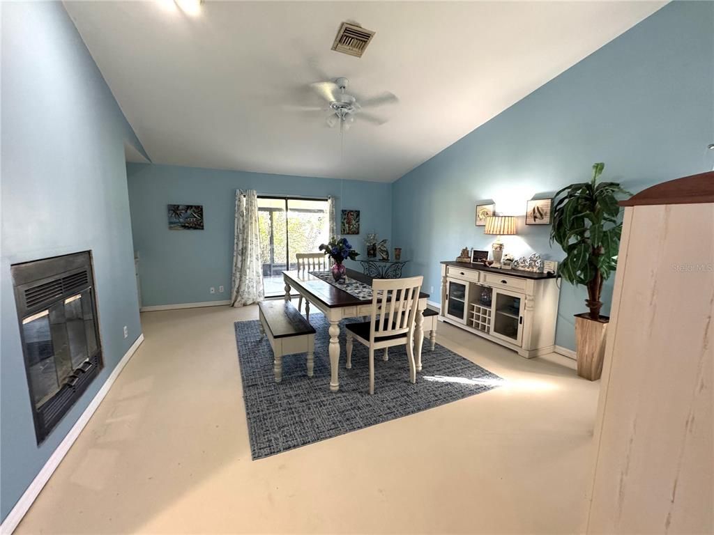 Dining room, Fireplace, Interior