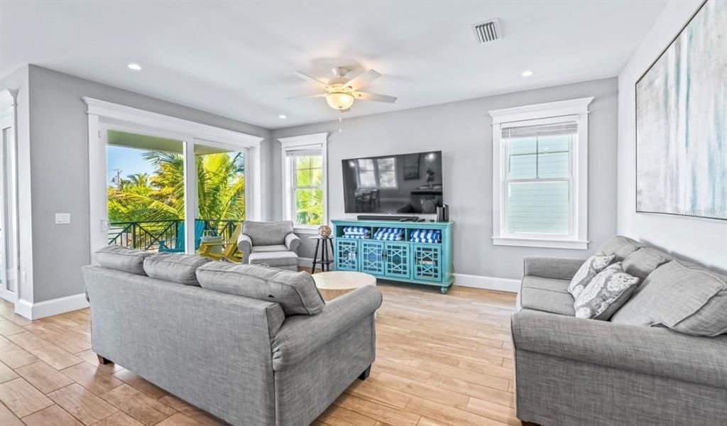 Interior, Living room, Recessed Lighting, Wood Texture Flooring