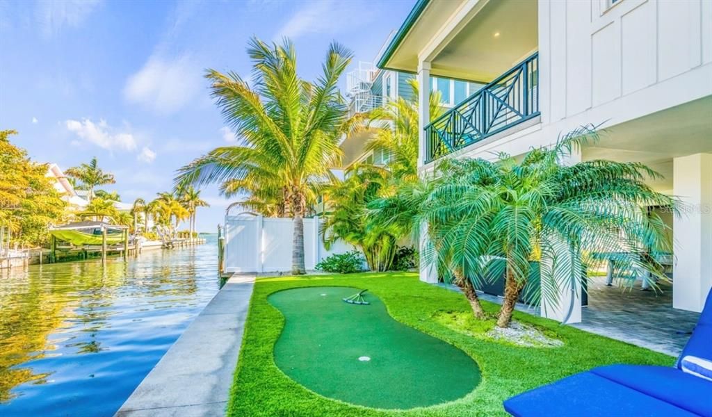 Exterior, Pool, Water