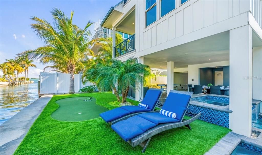 Exterior, Pool, Water