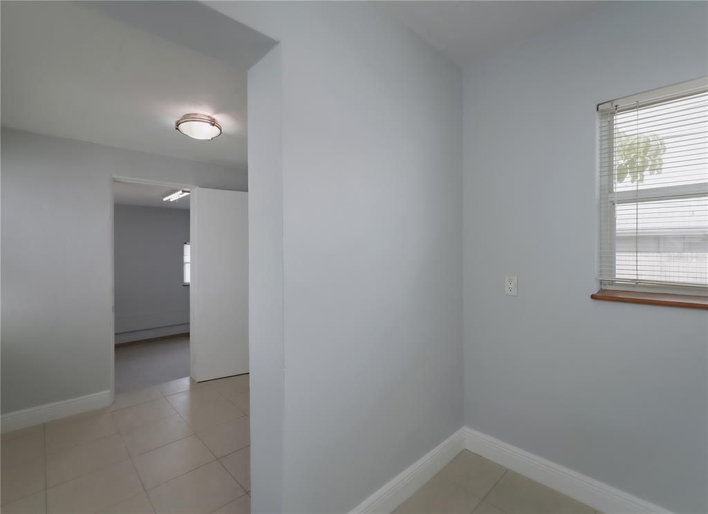 Empty room, Interior