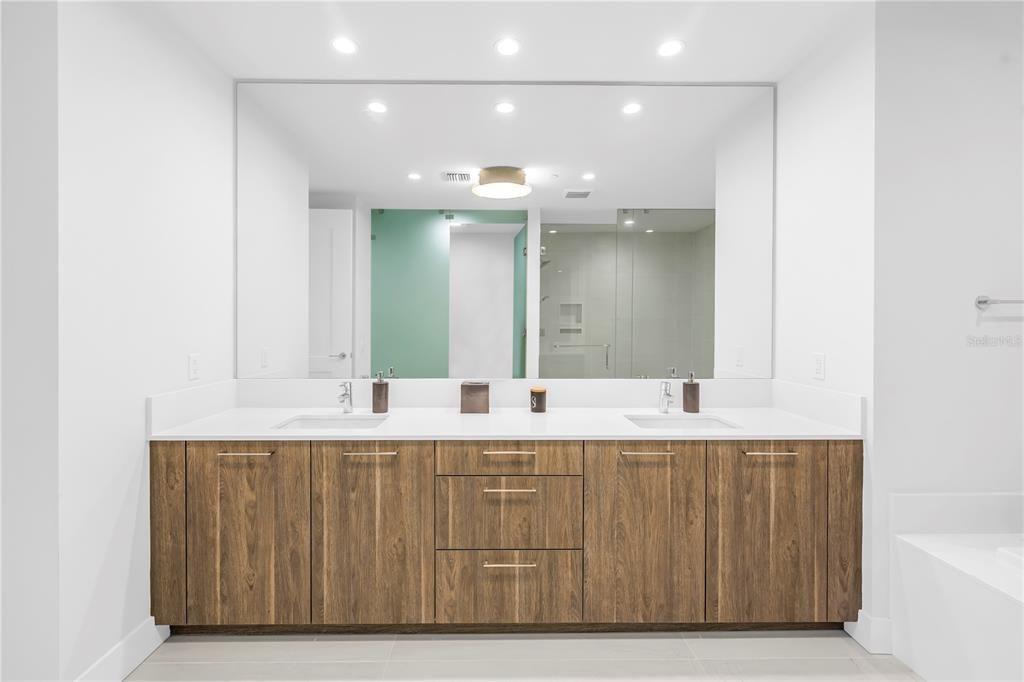 Bathroom, Dual Sink Vanities, Interior, Recessed Lighting