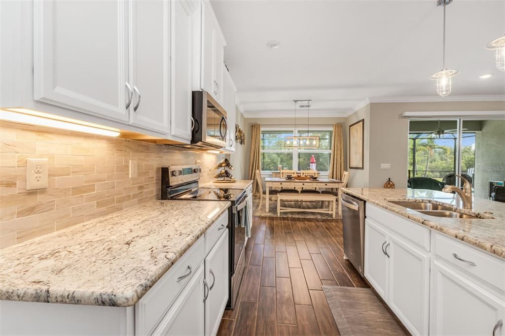 Dining room, Interior, Kitchen, Pendant Lights, Recessed Lighting, Wood Texture Flooring