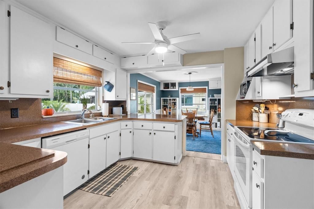Dining room, Interior, Kitchen, Pendant Lights, Wood Texture Flooring