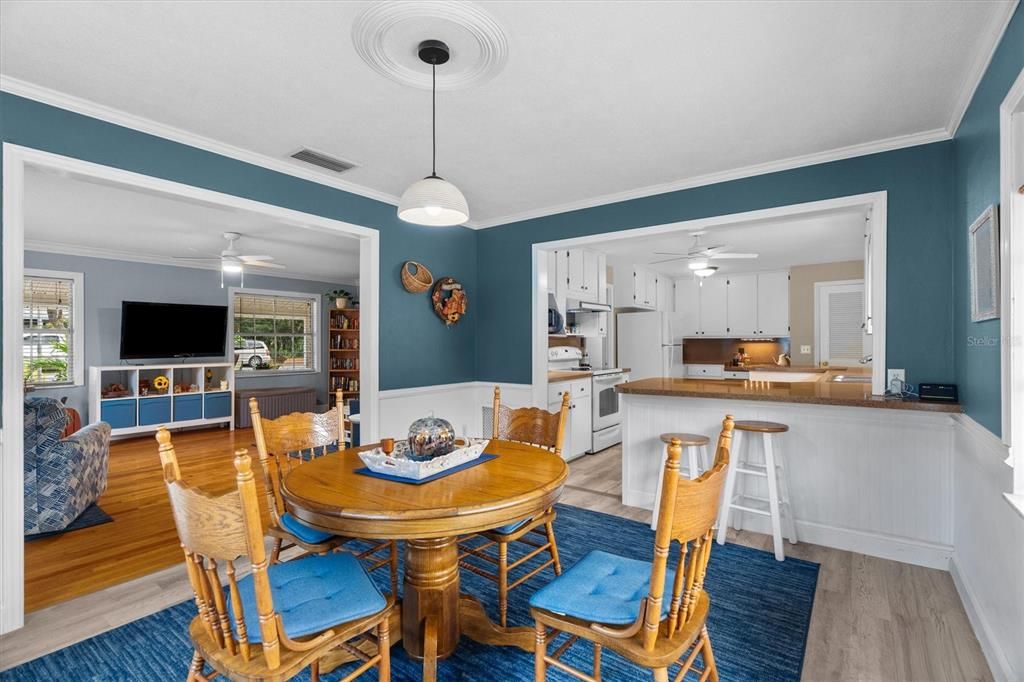 Dining room, Interior, Kitchen, Pendant Lights, Wood Texture Flooring