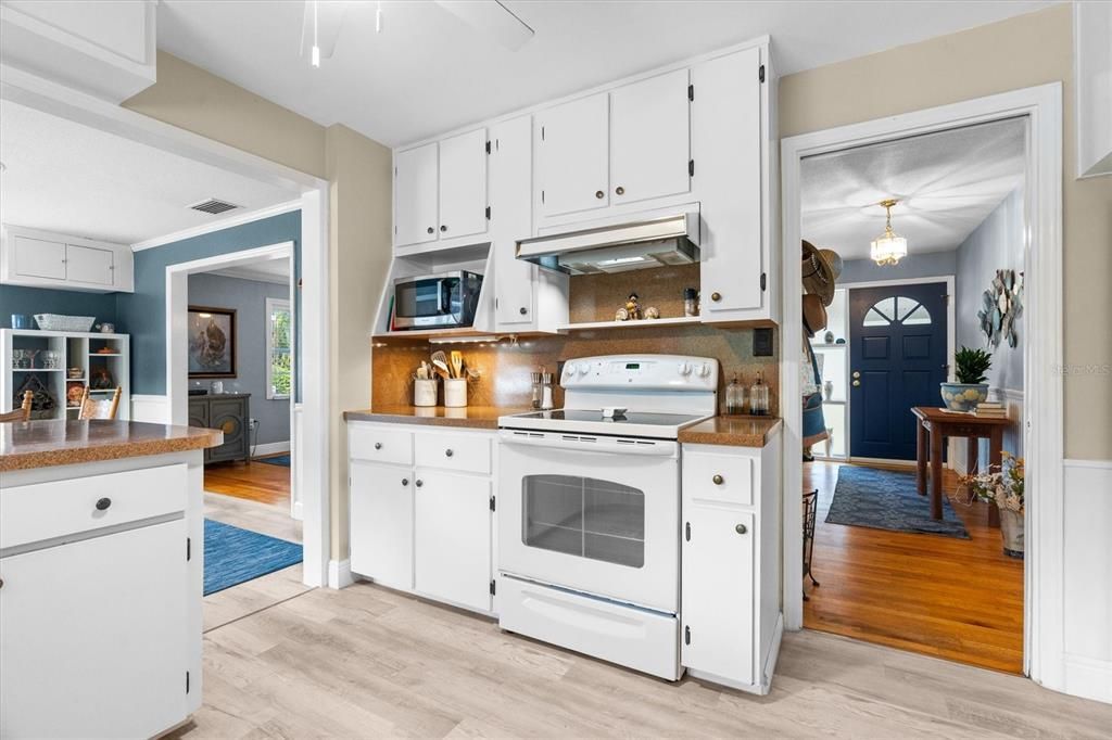 Chandelier, Interior, Kitchen, Wood Texture Flooring