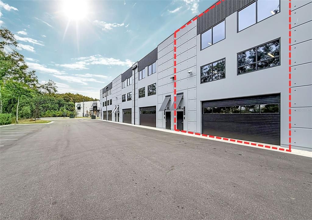 Attached, Exterior, Facade, None