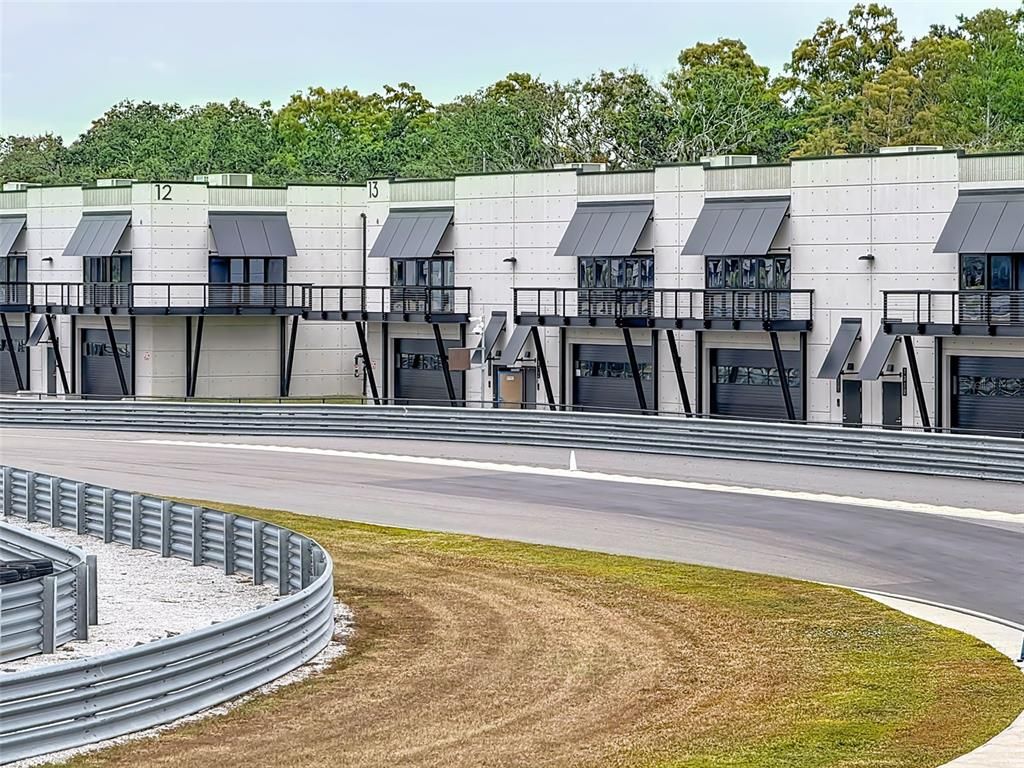 Exterior, Facade, Modern