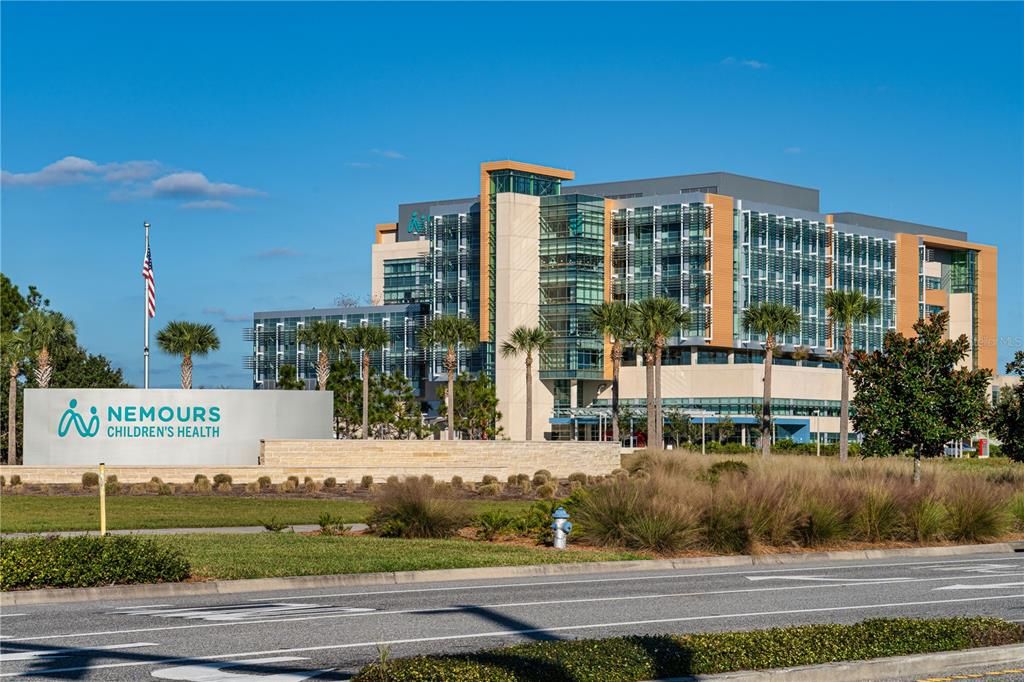 Exterior, Facade, Modern