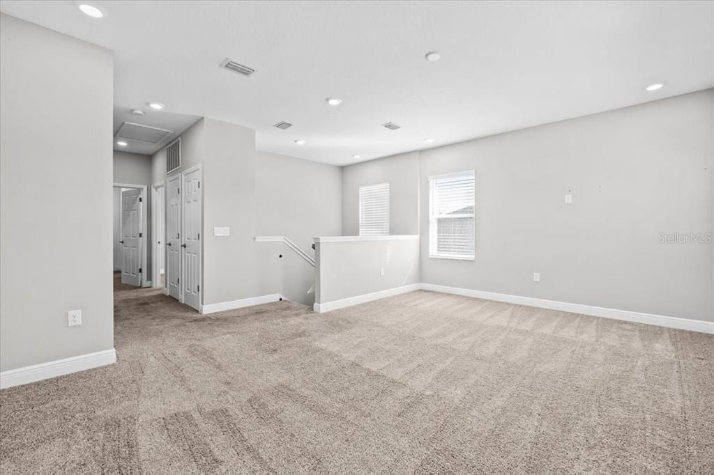 Empty room, Interior, Recessed Lighting