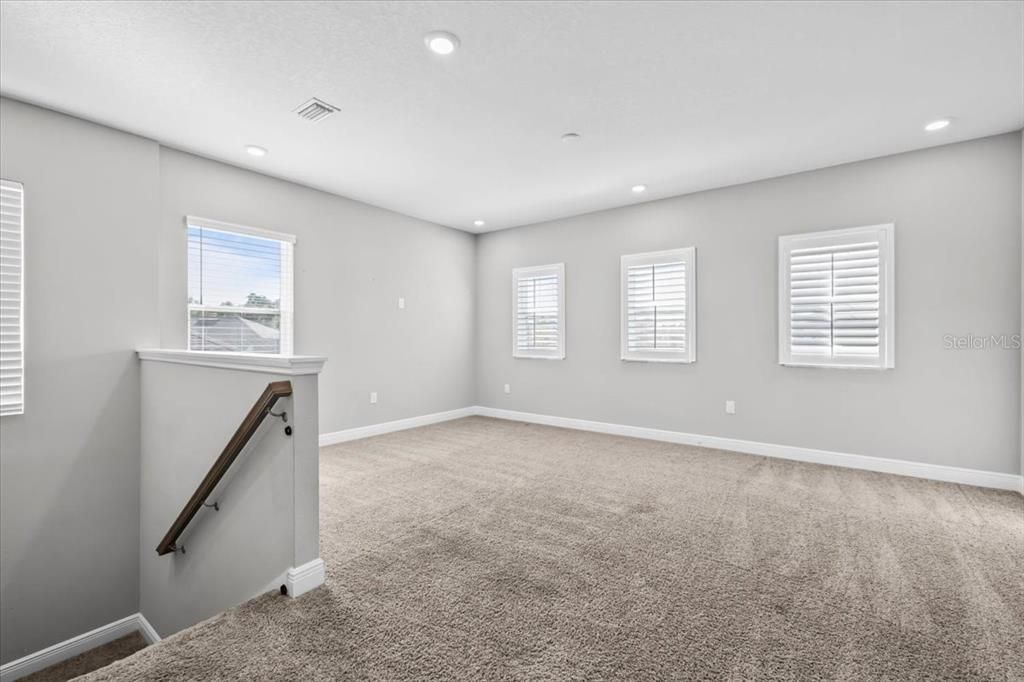 Empty room, Interior, Recessed Lighting