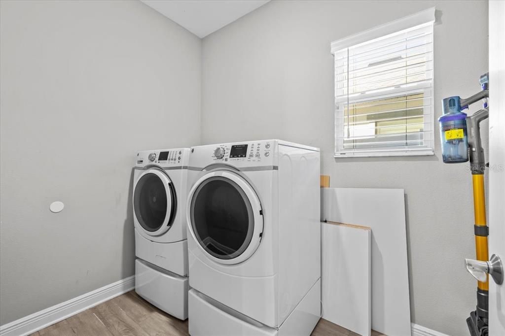 Interior, Washer, Wood Texture Flooring