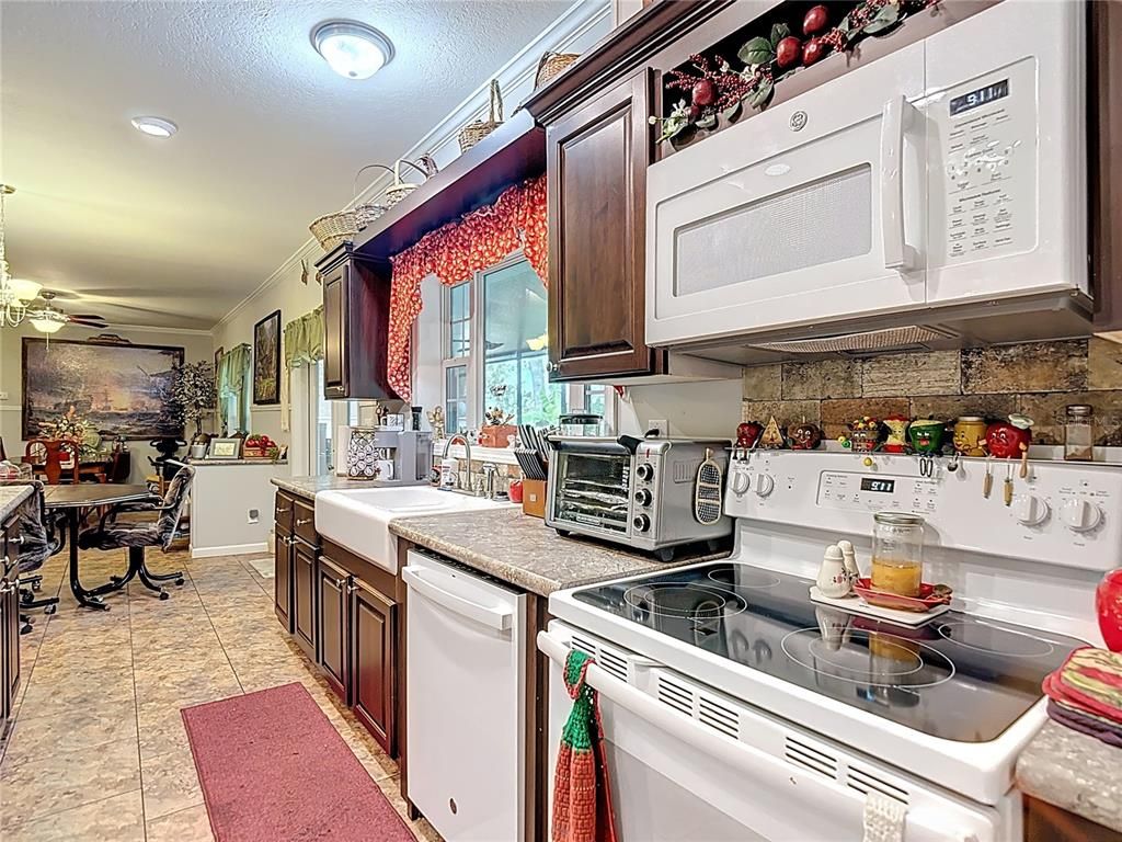 Dining room, Interior, Kitchen, Recessed Lighting