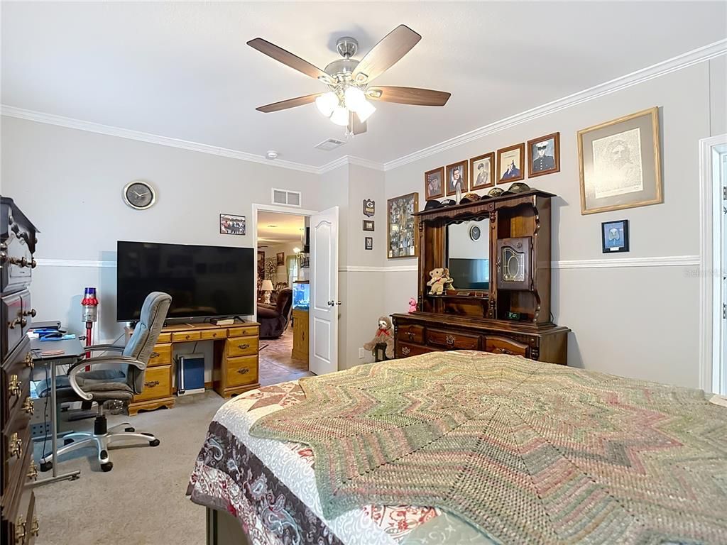 Home Office, Interior