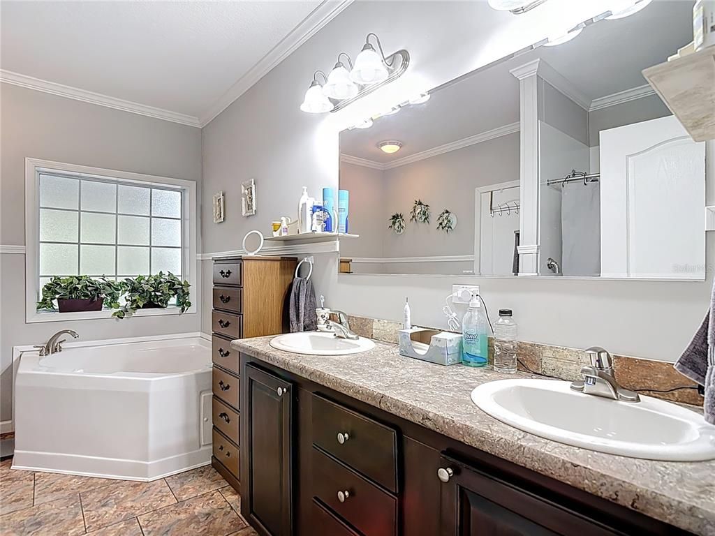 Bathroom, Dual Sink Vanities, Interior
