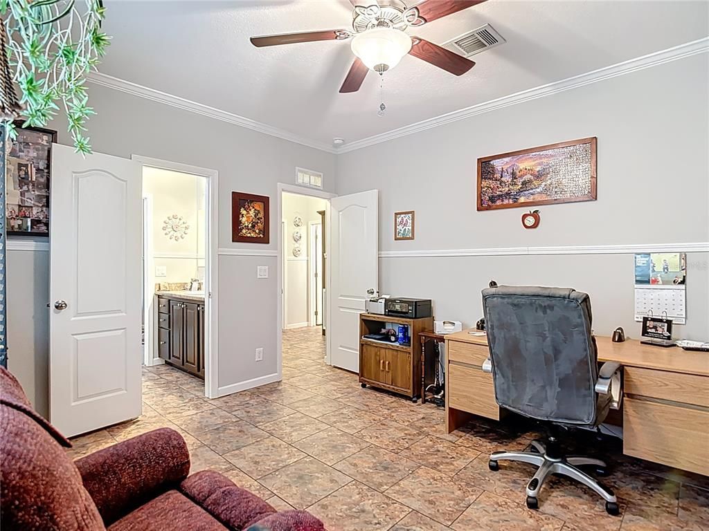 Home Office, Interior