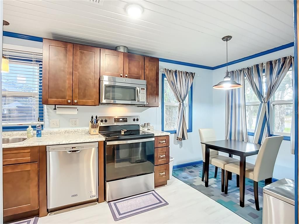 Dining room, Interior, Kitchen, Pendant Lights, Stainless Steel Appliances