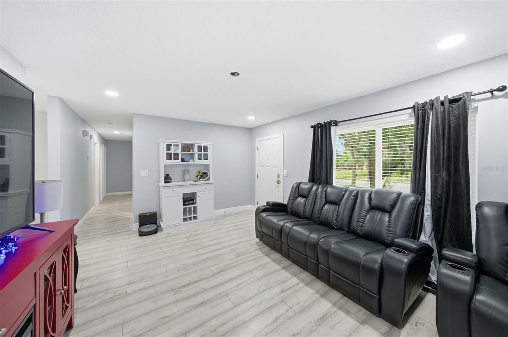 Interior, Living room, Recessed Lighting, Wood Texture Flooring