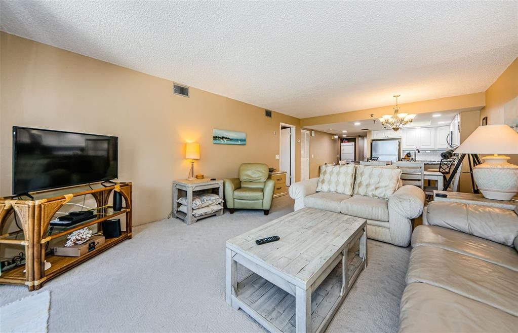 Chandelier, Dining room, Interior, Kitchen, Living room, Recessed Lighting