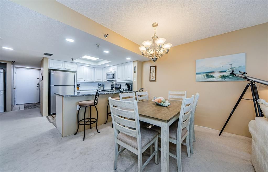 Chandelier, Dining room, Interior, Kitchen, Recessed Lighting, Stainless Steel Appliances