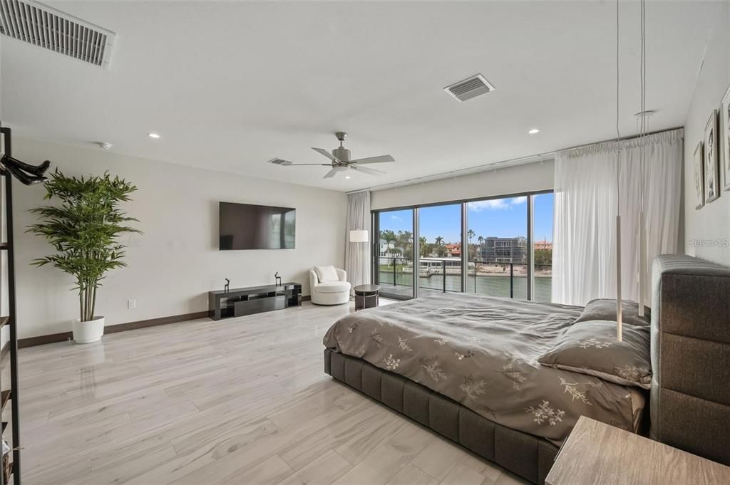 Bedroom, Interior, Recessed Lighting, Water, Wood Texture Flooring